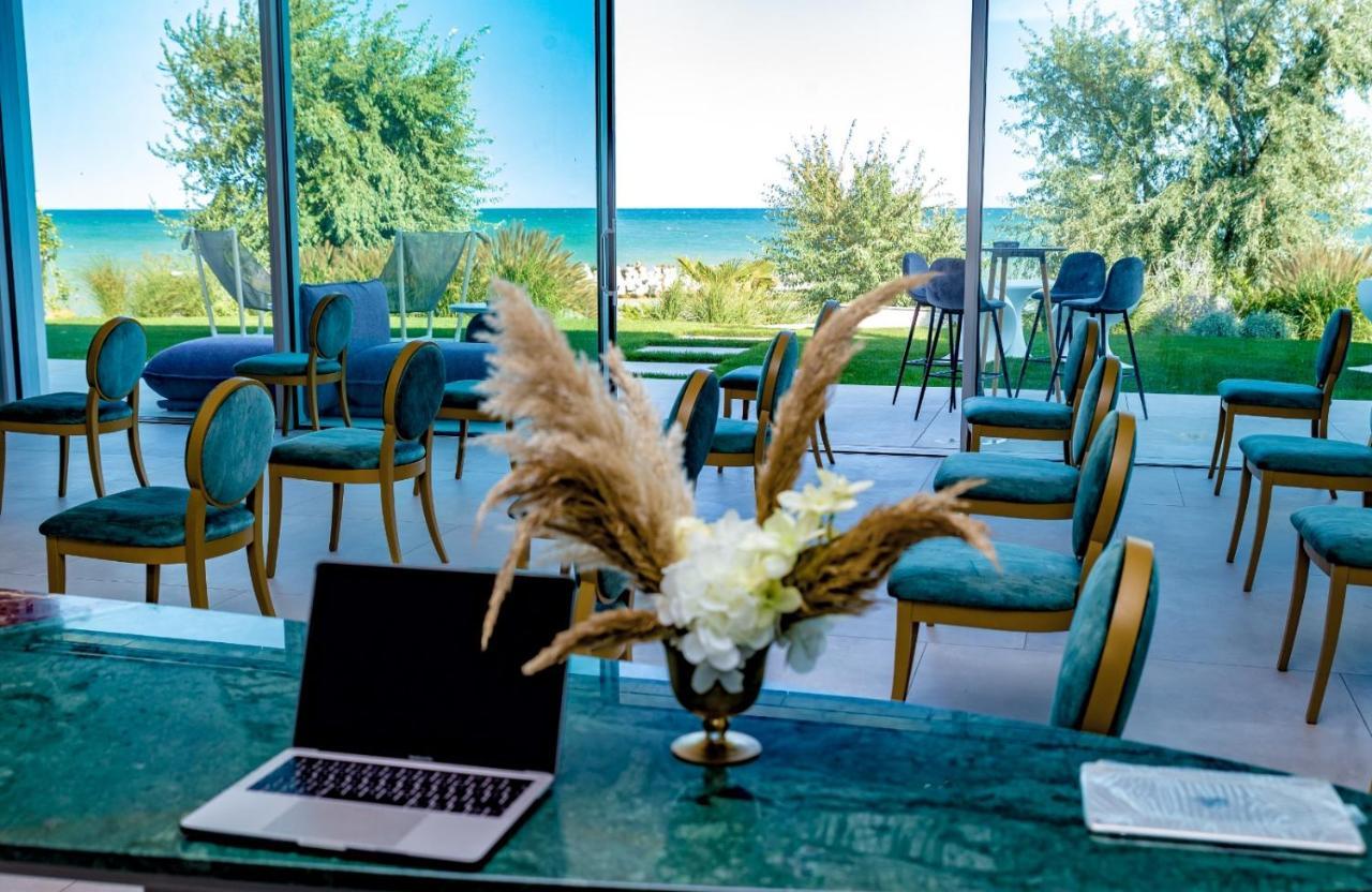 Novum By The Sea Aparthotel Olimp Bagian luar foto